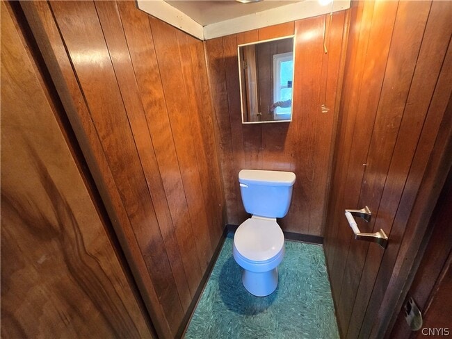 Building Photo - 121 West End Dr