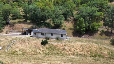 Building Photo - Nice Country Home with Mountain Views