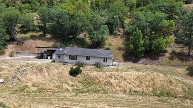 Building Photo - Nice Country Home with Mountain Views