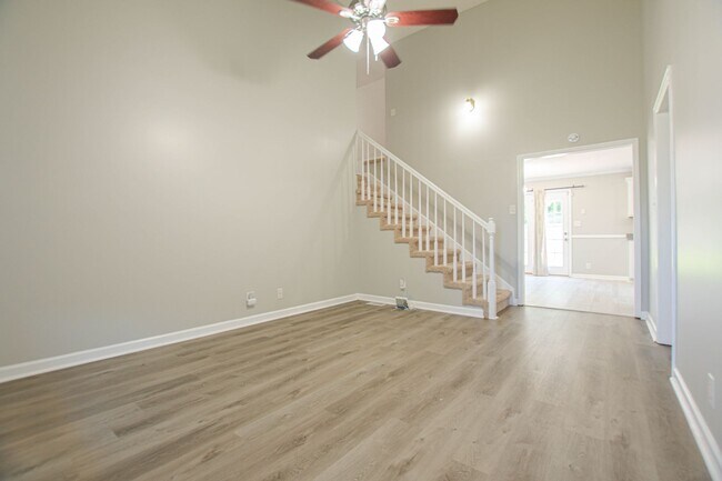 Building Photo - 1701 Autumnwood Blvd