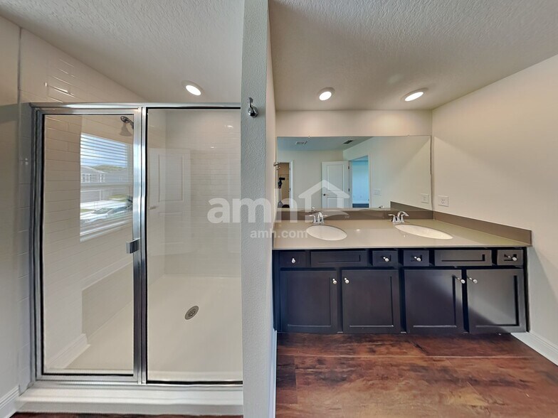Building Photo - 14530 Cedar Mill Dr