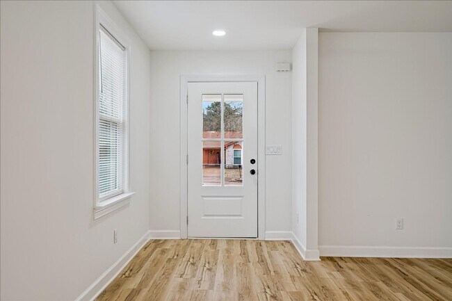 Building Photo - Spacious 4BR/2BA Home with 1,387 Sq Ft — Prime Memphis Location!