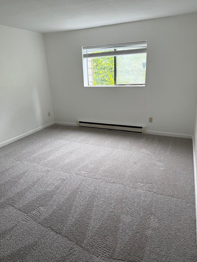 Building Photo - Beautiful 2 bedrooms 1.5 Bath