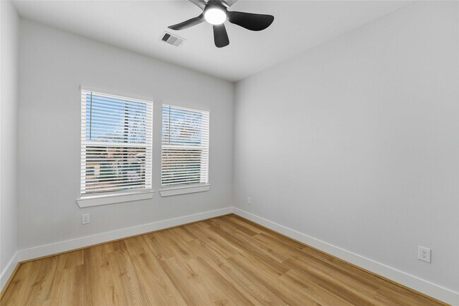 Building Photo - 5420 Elysian St