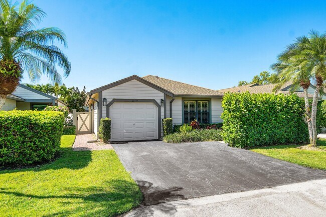 Building Photo - 2579 Bedford Mews Dr