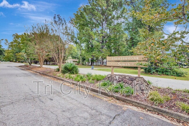 Building Photo - 110 Deer Chase