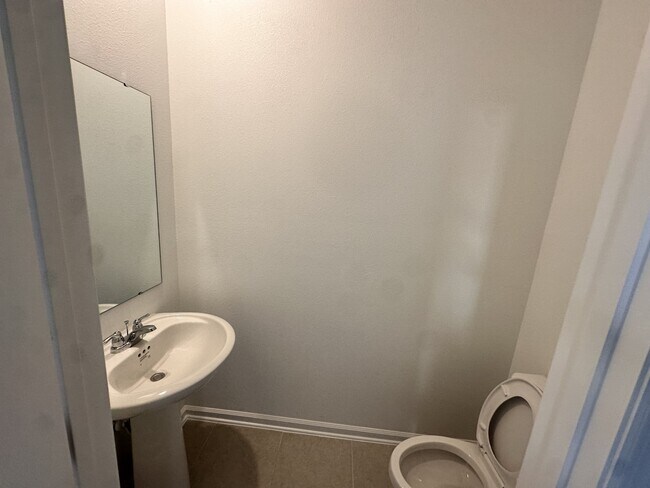 Building Photo - 2423 Bevel Ln