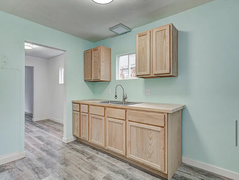 Building Photo - 734 N Arnolda Ave