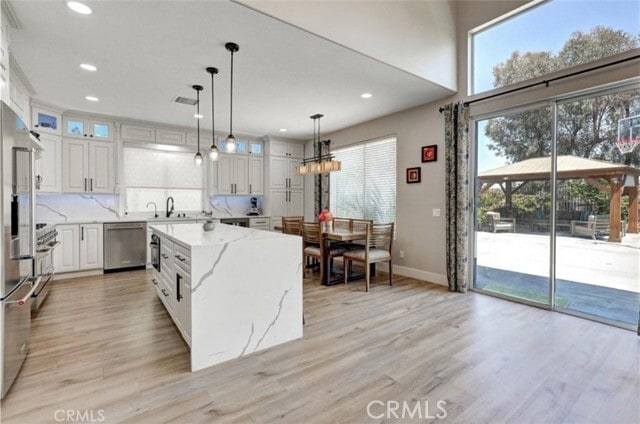 Building Photo - 575 Rembrandt Dr