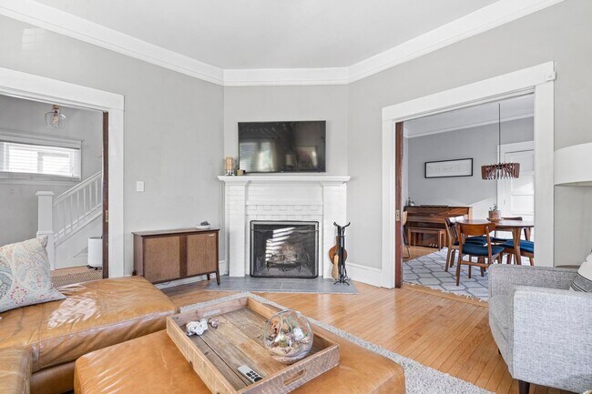 Building Photo - Spacious, historic 3-bdrm/1.5-bath home in...