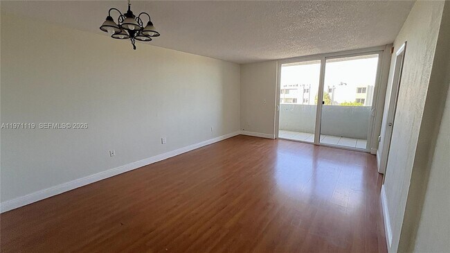 Building Photo - 10000 NW 80th Ct