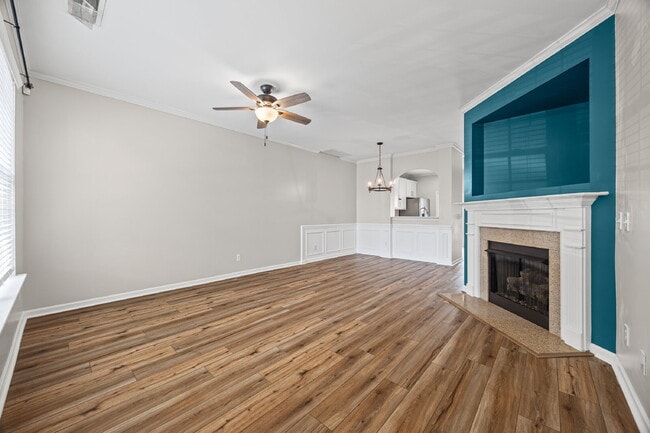 Building Photo - "Charming 2-Bedroom Townhouse Retreat in B...