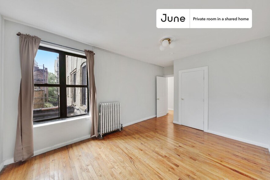 Building Photo - Room in Shared 3 bed/1 bath home