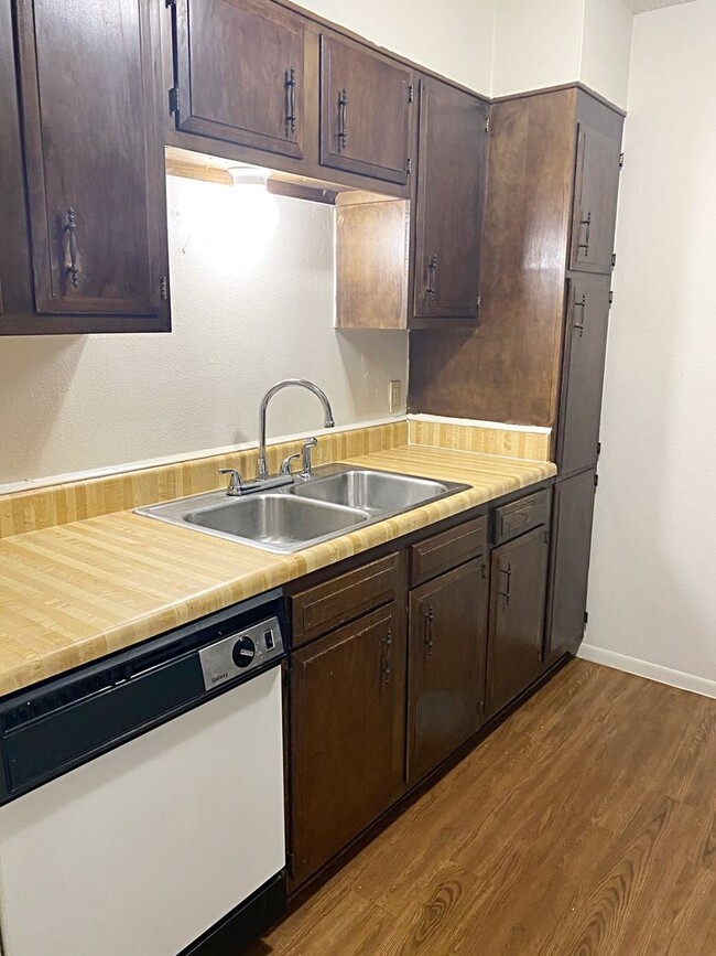 Building Photo - 8424 Glen Meadow Ln