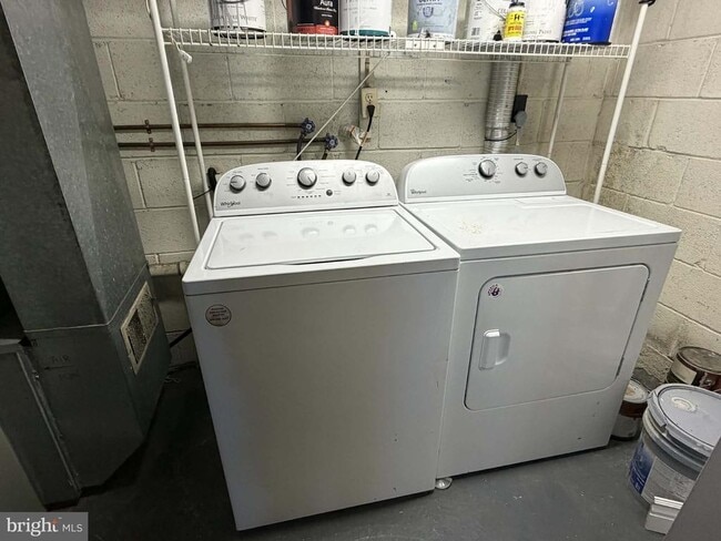 Building Photo - 111 Eastford Ct