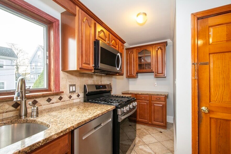 Building Photo - 181 Metropolitan Ave