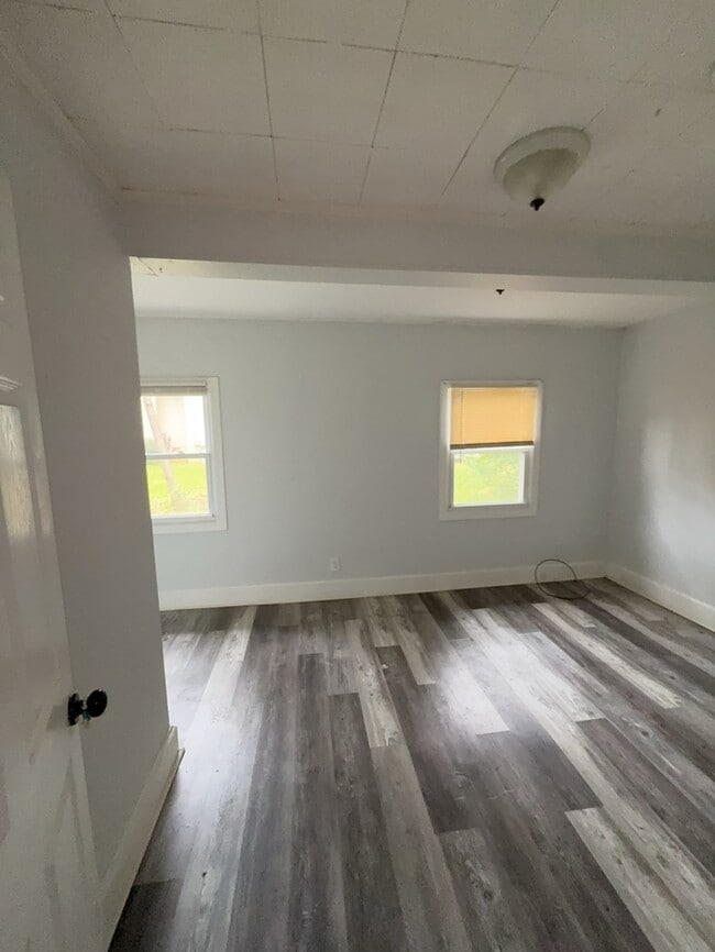 Building Photo - 2 Bedroom 1 Bathroom