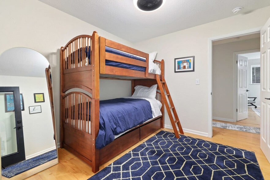 Building Photo - 1232 S Dinsmore Trail