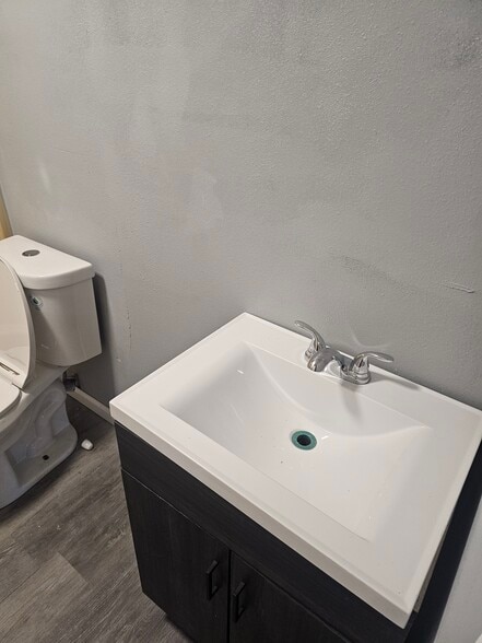 Building Photo - 8 Honeysuckle Dr