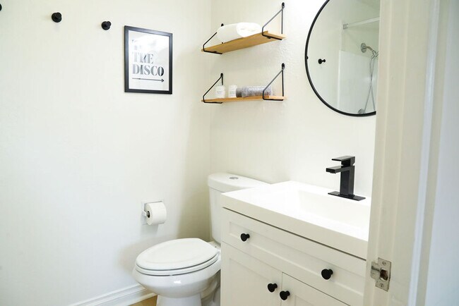 Building Photo - 1773 Torrance St