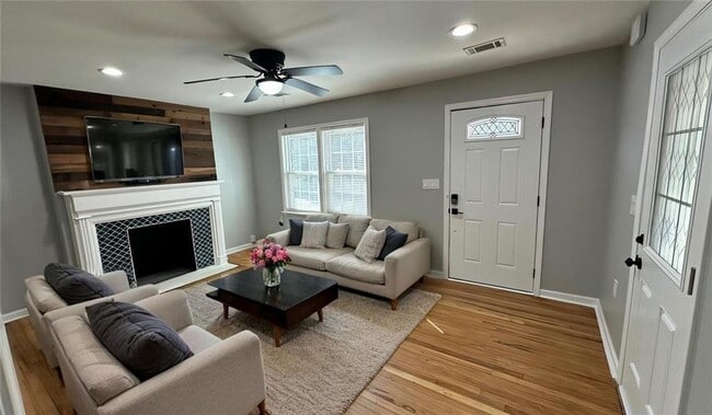 Building Photo - 1770 Springview Rd NW