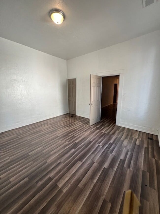 Building Photo - Diamond in the rough! Downtown Albuquerque, two bedroom one bath duplex
