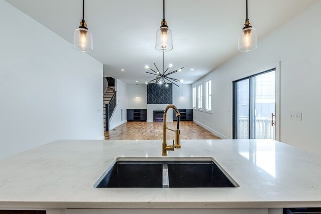 Building Photo - 1710 Nassau St