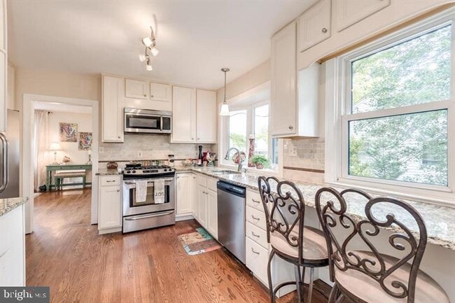 Building Photo - 523 Wayne Ave