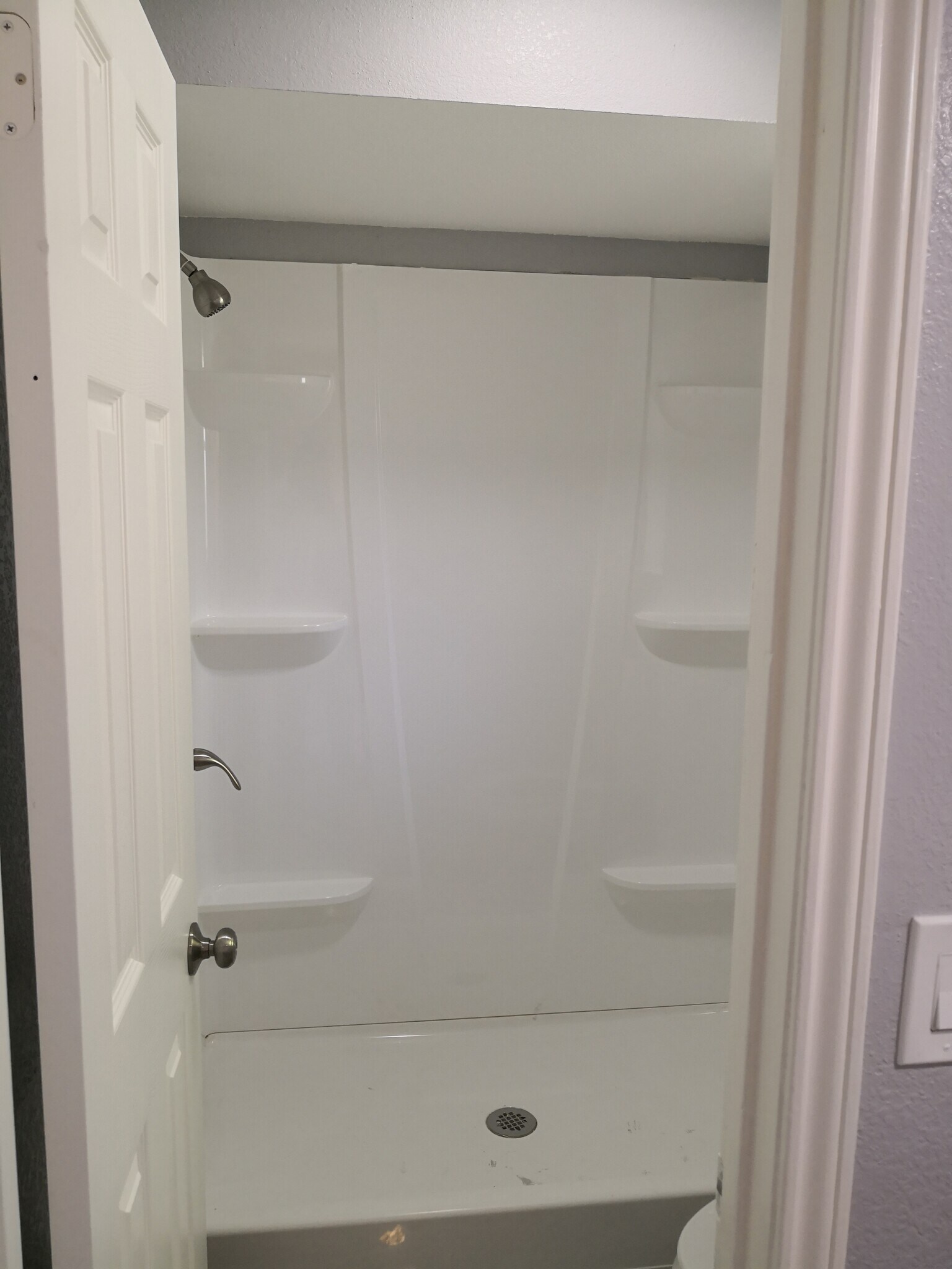 Master Bathroom - 10335 Glenkirk Dr