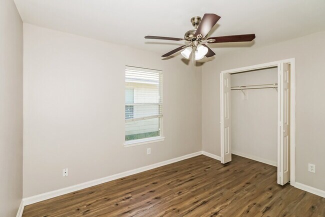 Building Photo - 19831 Billineys Park Dr