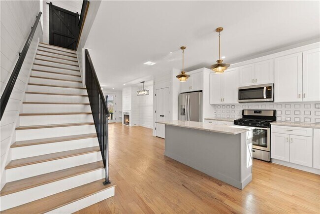 Building Photo - 35 Cottonwood St