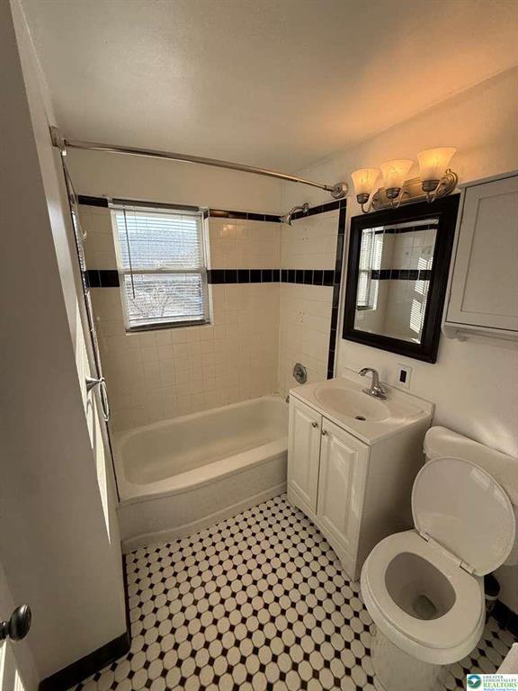 Building Photo - 240 Palmer St