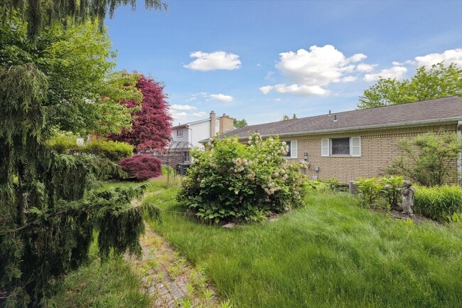 Building Photo - 25568 Kinyon St
