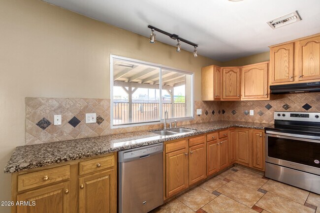 Building Photo - 1885 E Alameda Dr