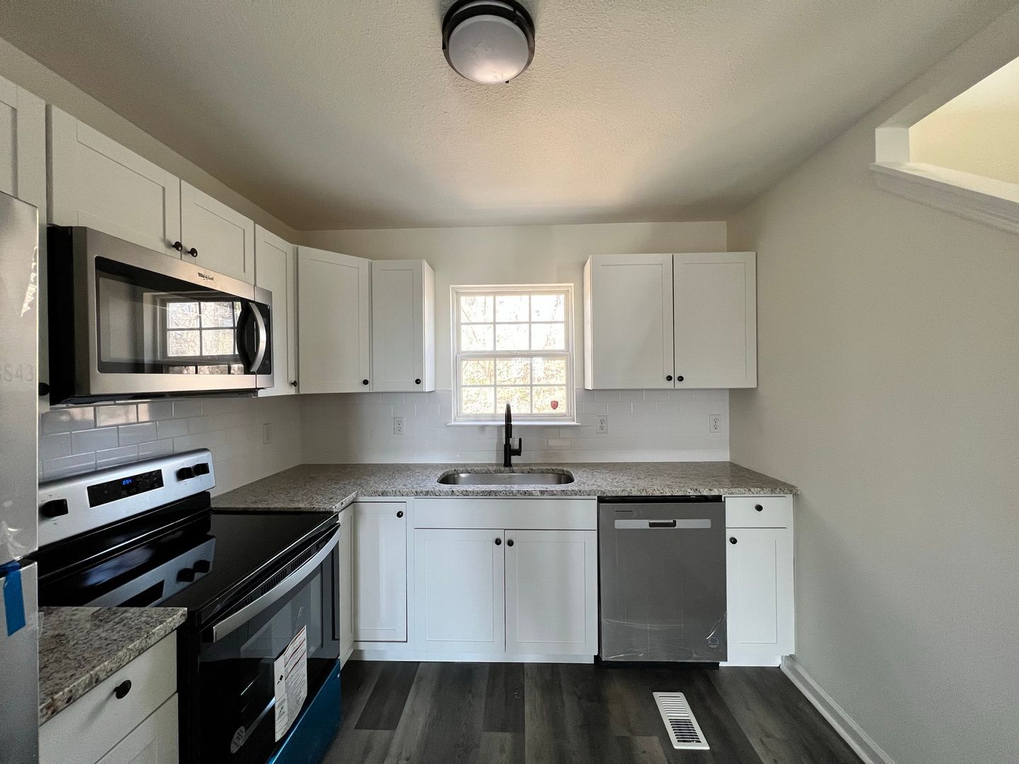 Building Photo - 829 Sylvan Dr