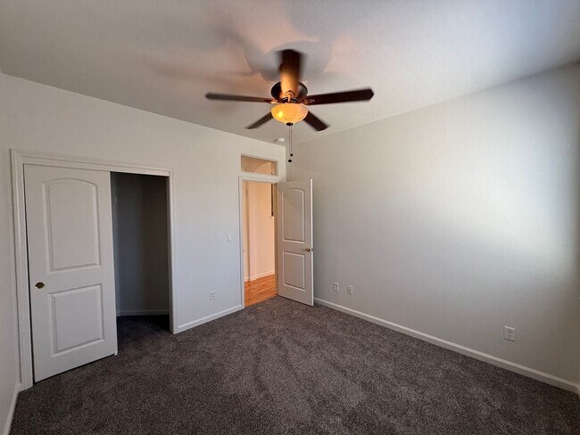 Building Photo - 4-bedroom two story in Sylvan School District!