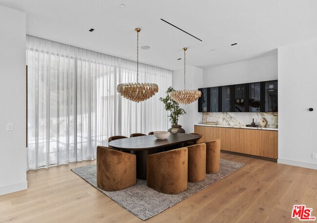 Building Photo - 10950 Verano Rd