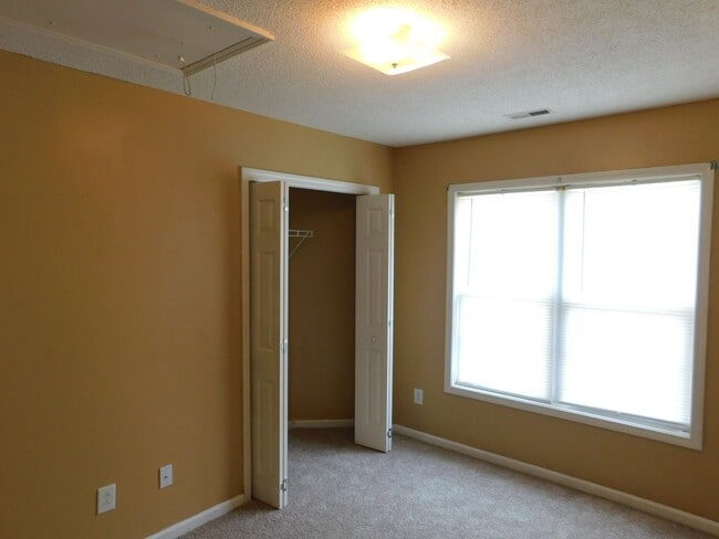 Building Photo - Charming Duplex in Havelock