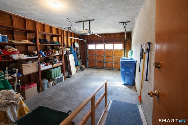 Building Photo - 30 Day Spring Ave