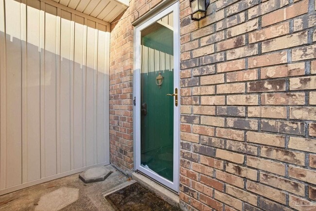 Building Photo - 4822 Huron Dr