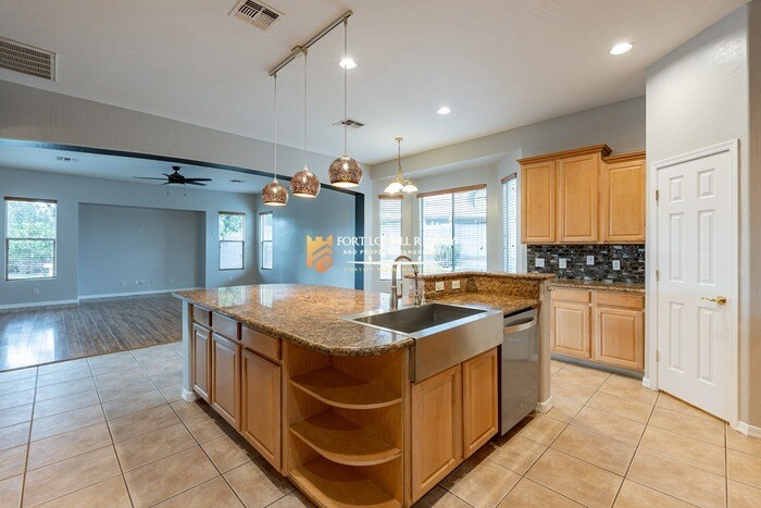 Building Photo - 13354 W San Miguel Ave