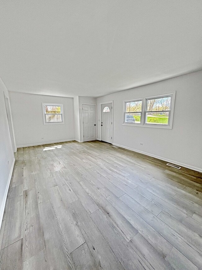 Building Photo - 36855 N Elizabeth Ct