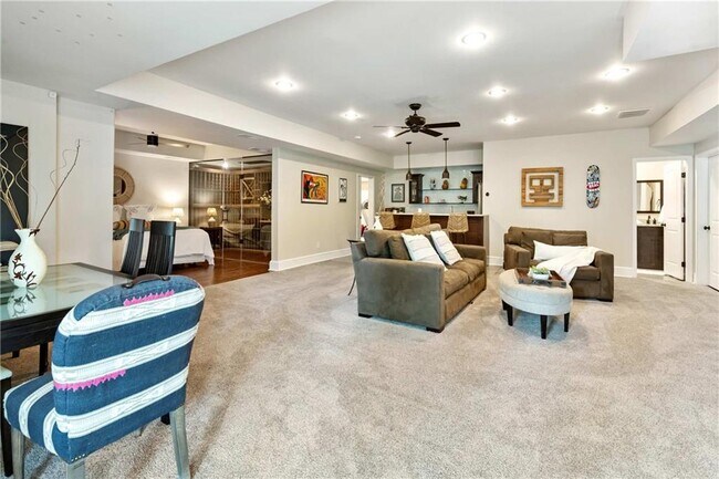 Building Photo - 582 St Charles Ave NE