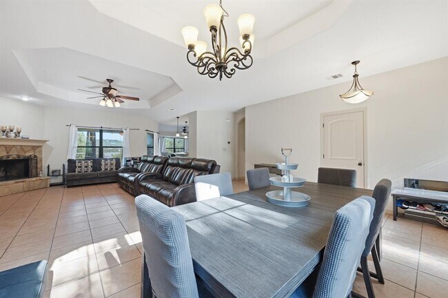 Building Photo - 104 Cowal Dr N