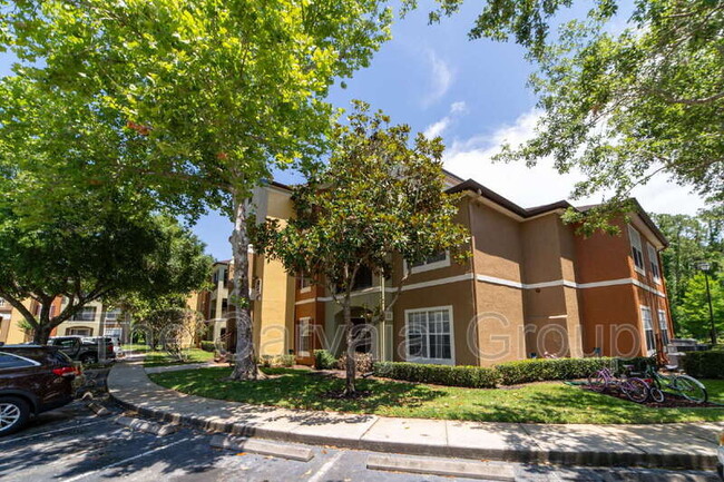 Building Photo - 725 Crest Pines Dr