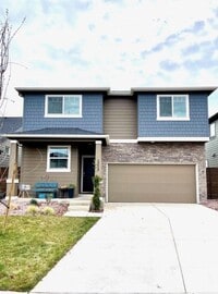 Building Photo - Modern 4 bedroom with den and neighborhood pool