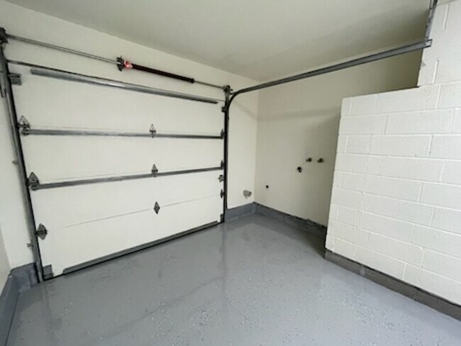 Building Photo - Newly Remodeled 3 Bedroom 1 Bathroom Ranch...