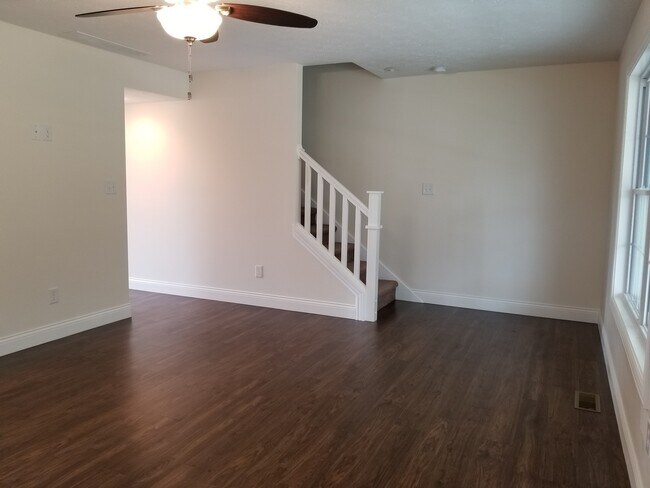 Building Photo - GREAT 3 BED 2 BATH CONDO!!!