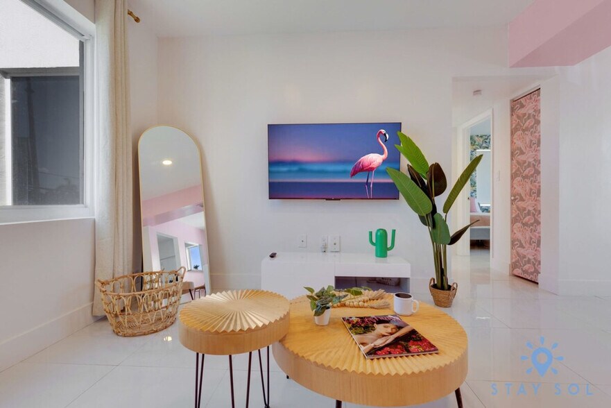 Building Photo - 809 S Ocean Dr