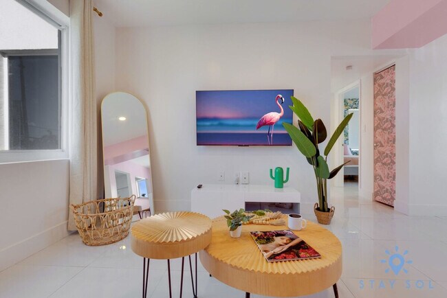 Building Photo - 809 S Ocean Dr